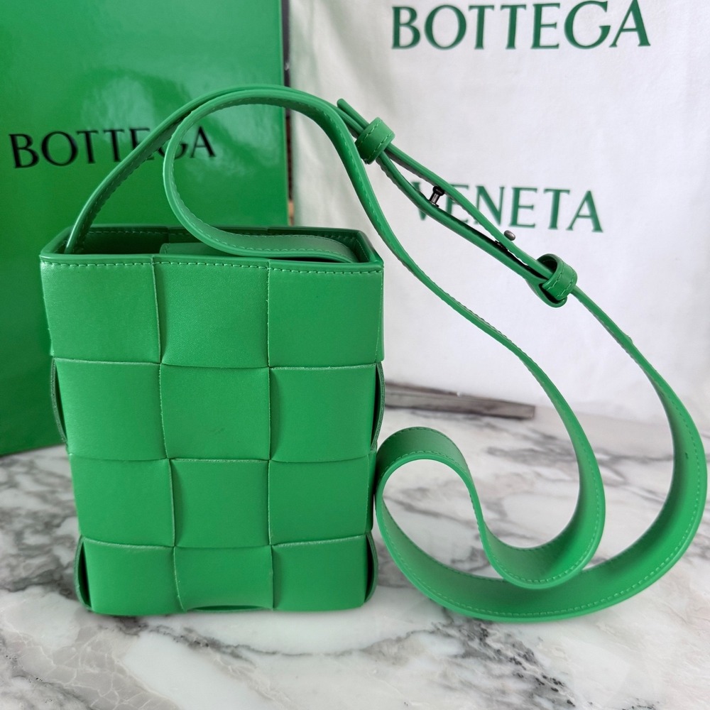 BOTTEGA VENETA 729298 Intrecciato Green Leather Cassette Shoulder bag - Picture 5 of 15